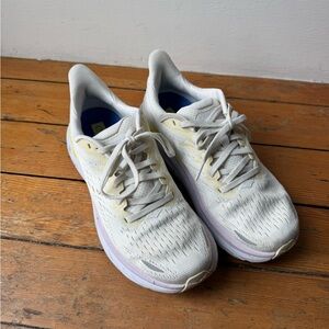 HOKA Clifton sz 6